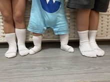 Load image into Gallery viewer, Edenswear Zinc-infused Tencel Eczema Moisturizing Treatment Socks for Kids